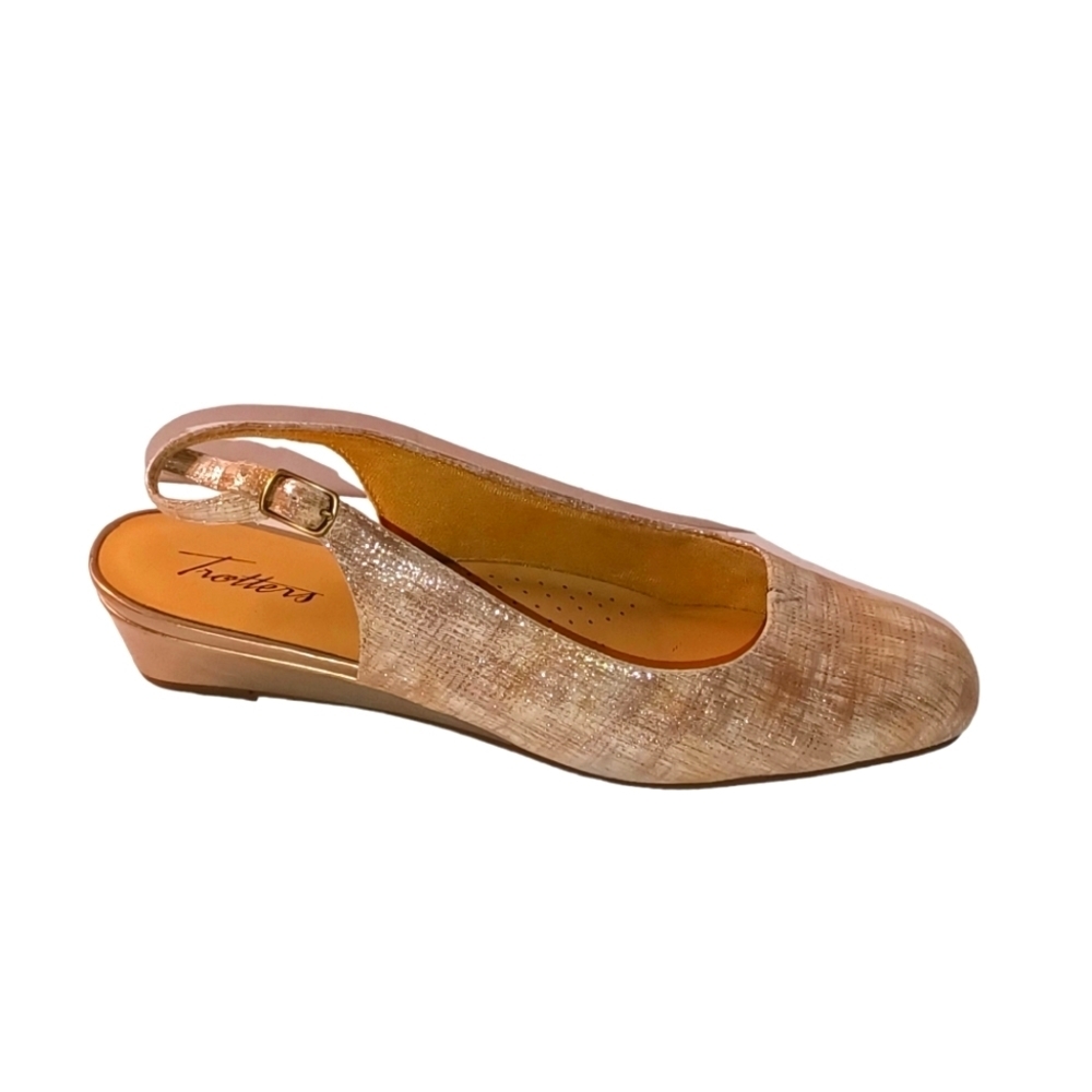 TROTTERS Sling Back Wedge Gold 8.5